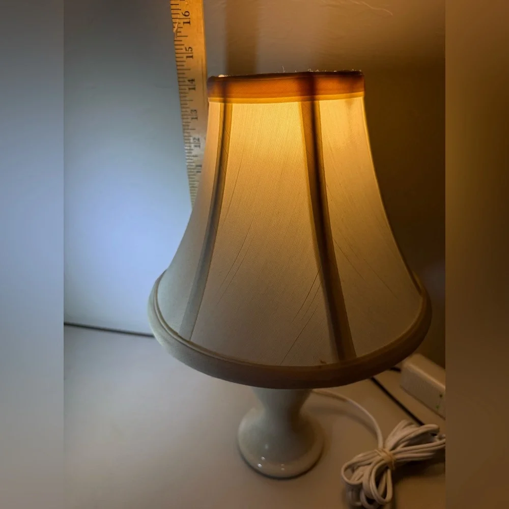 Vintage Cream Beige Table Lamp Accent Ceramic ~15”‎ Tall Decor